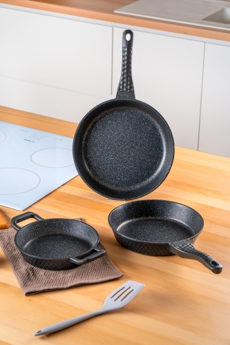 Diamante 3 Piece Cast Iron Pan And Pan Set - 1