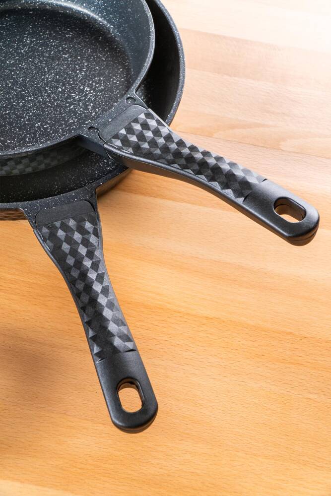 Diamante 3 Piece Cast Iron Pan And Pan Set - 2