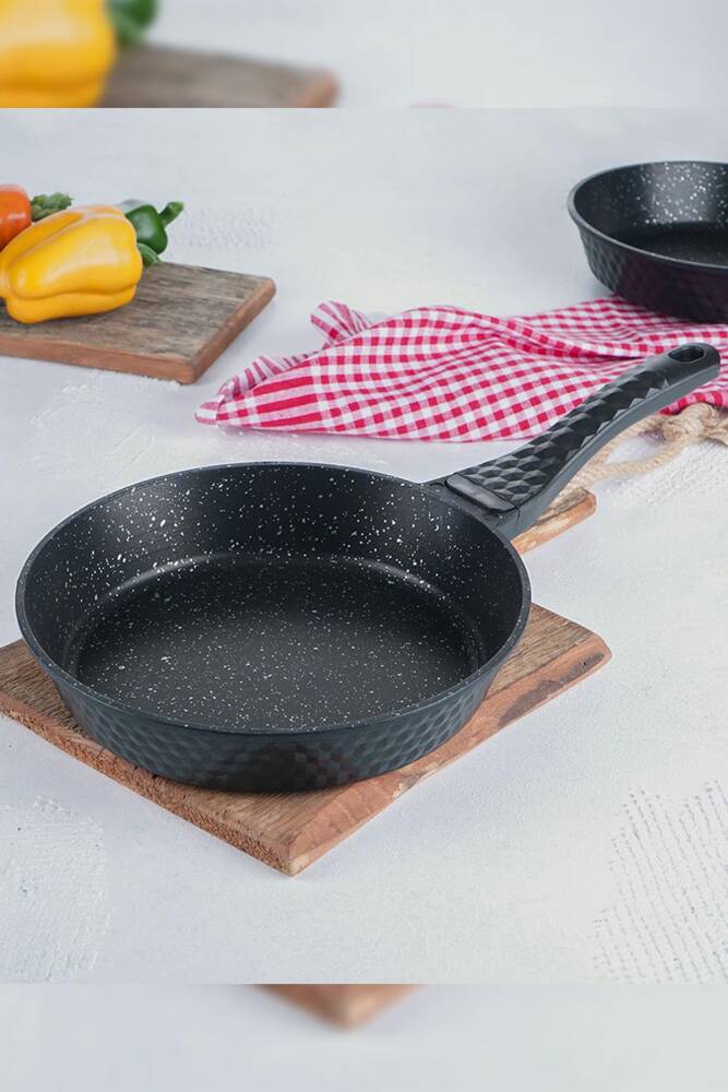 Diamante Black Cast Pan - 24 Cm - 1