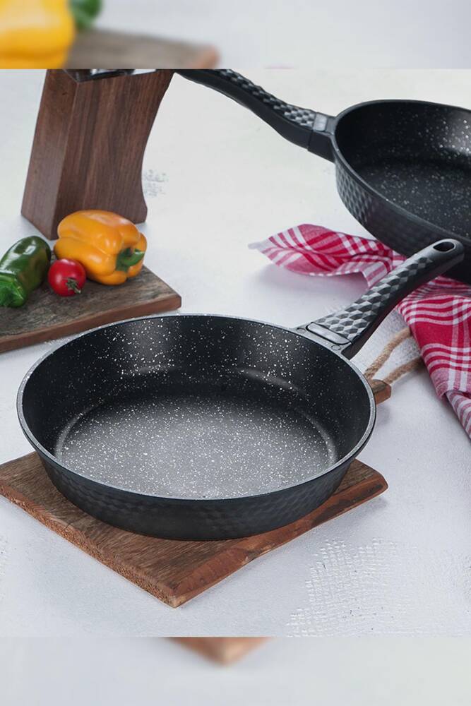 Diamante Black Cast Pan - 28 Cm - 1